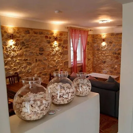 Et In Arkadia Ego * Leonídion