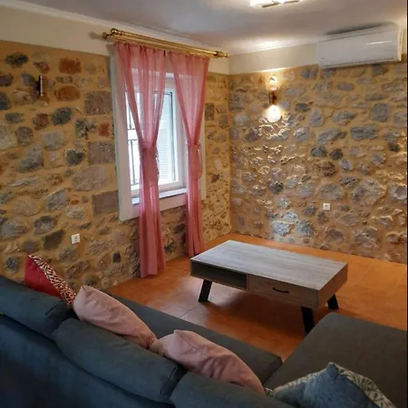 Et In Arkadia Ego Leonídion